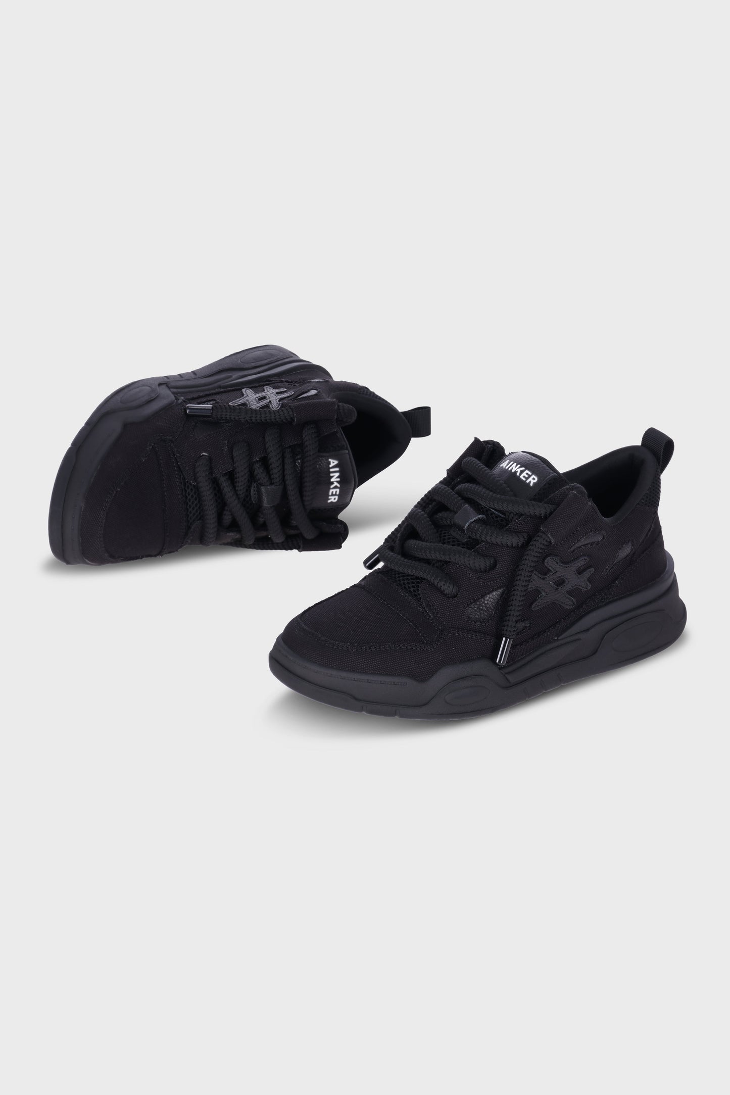 Tarmak Black Canvas