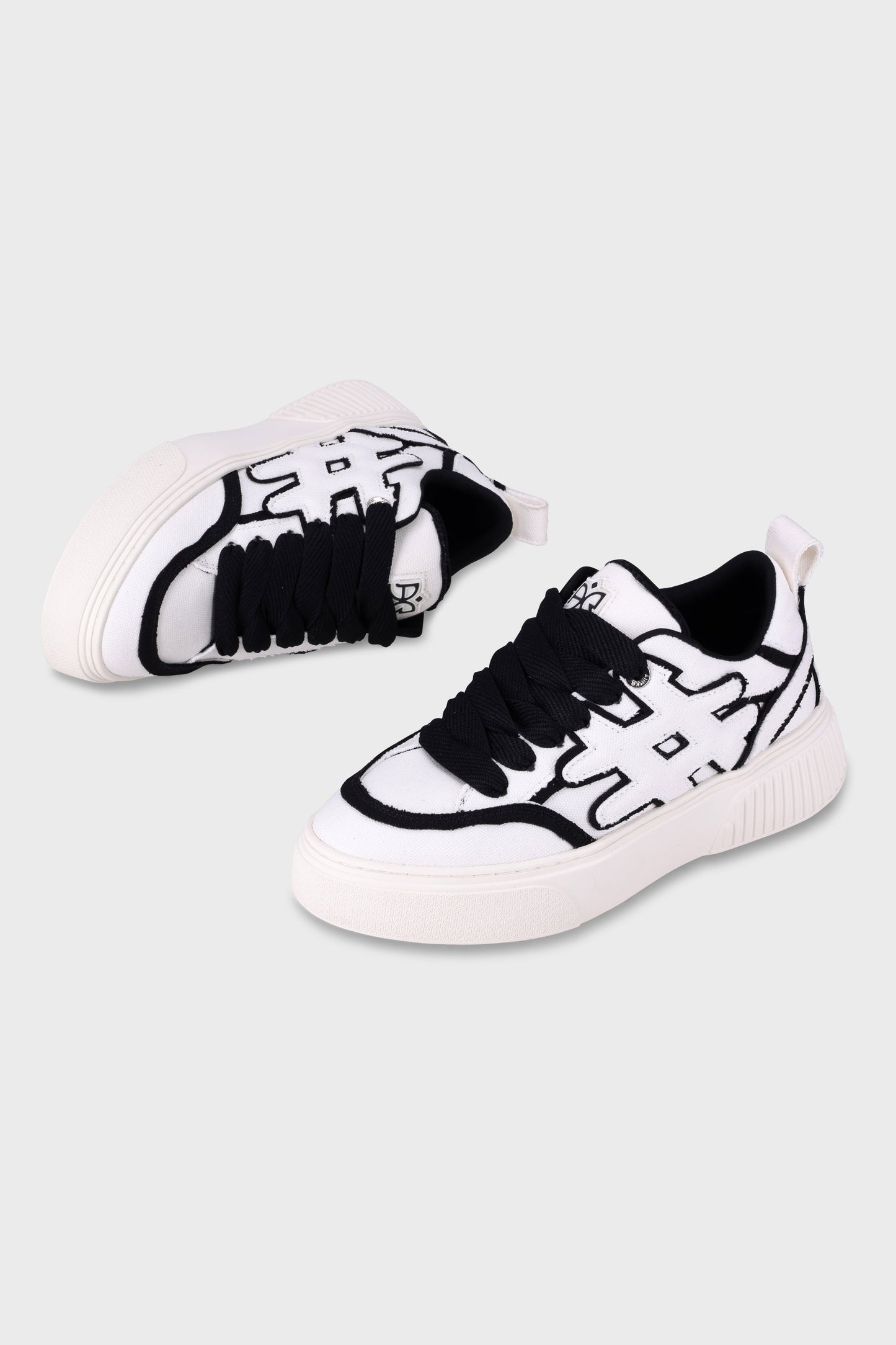 Star Line Canvas White Black