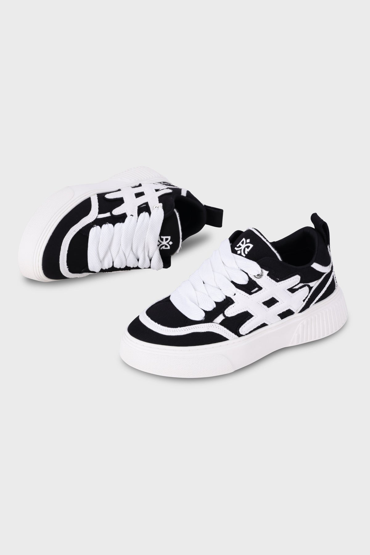 Star Line Canvas Black/White