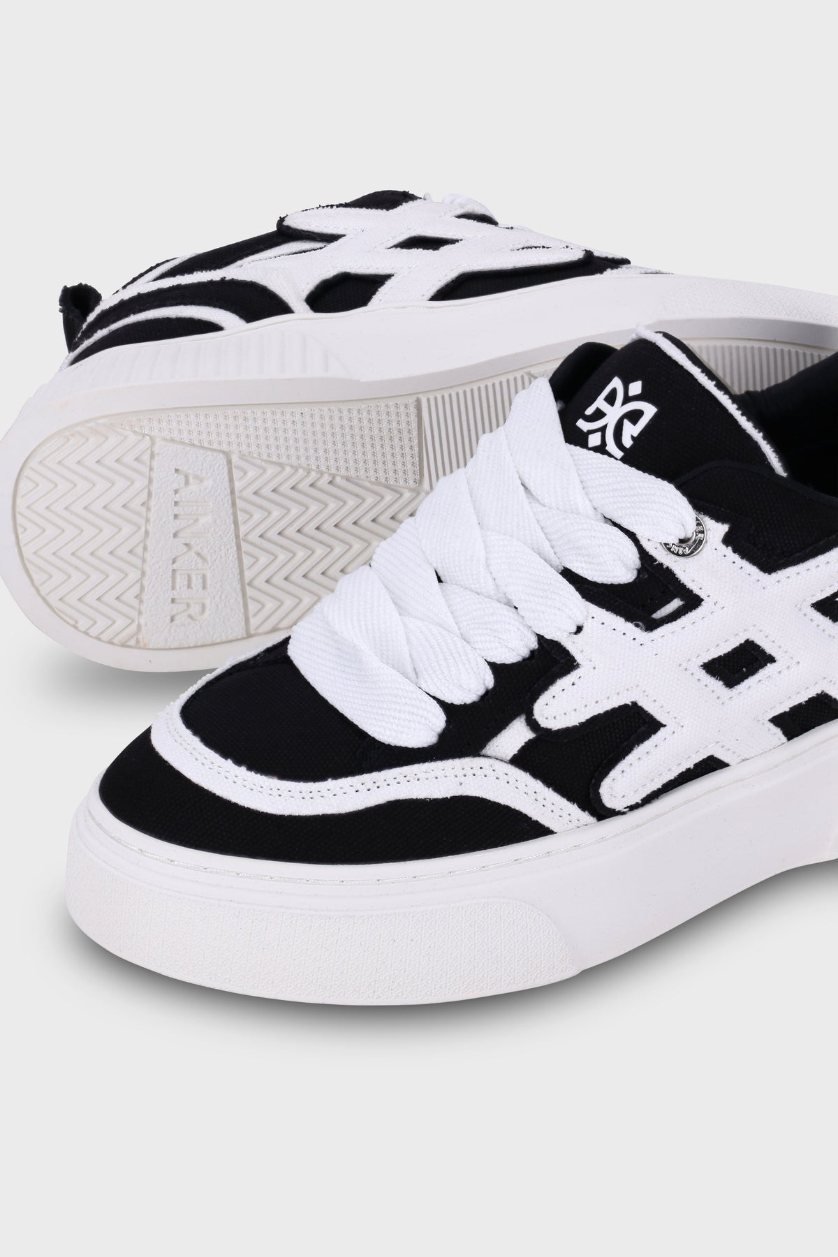 Star Line Canvas Black/White