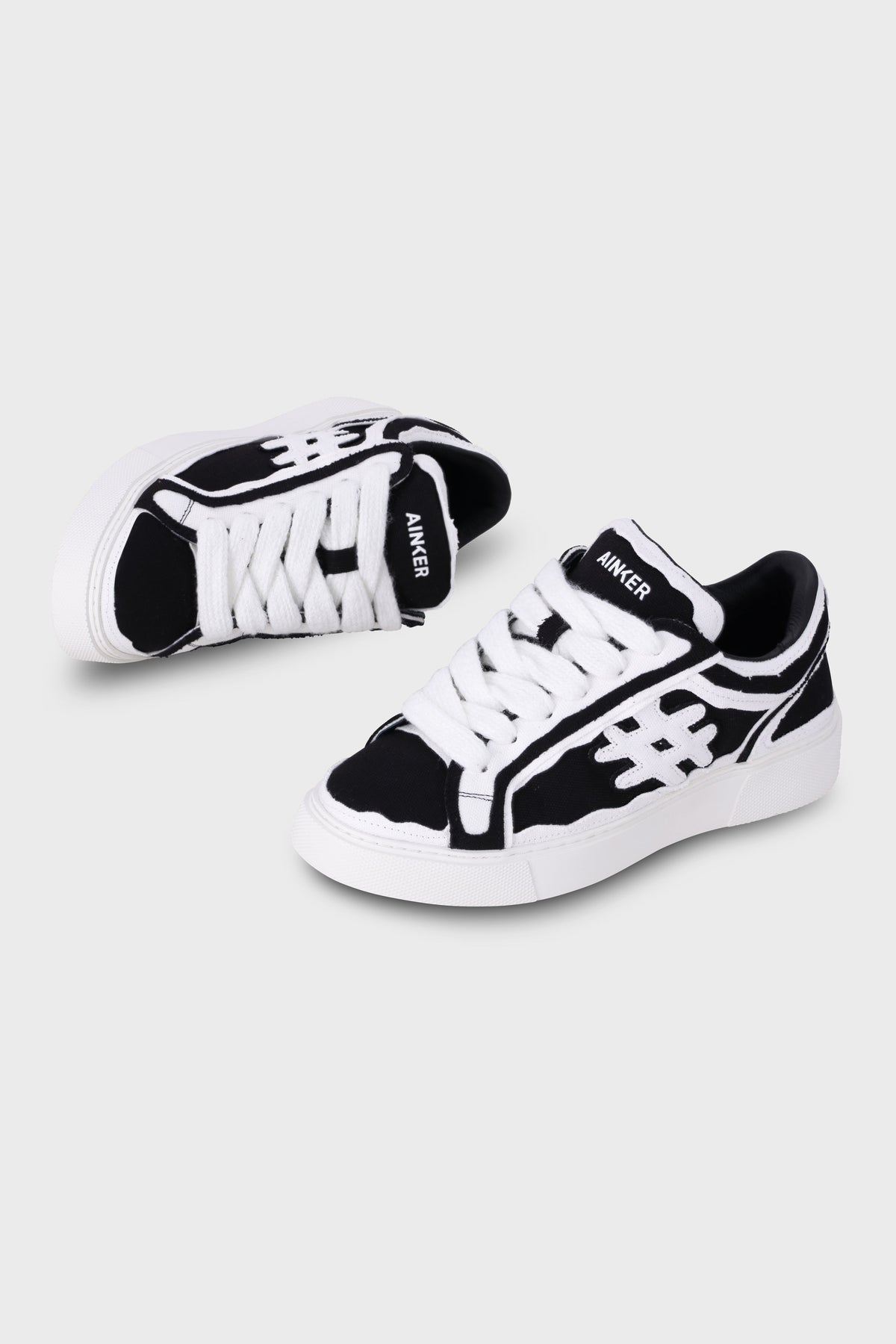 Pivot Black/White Canvas