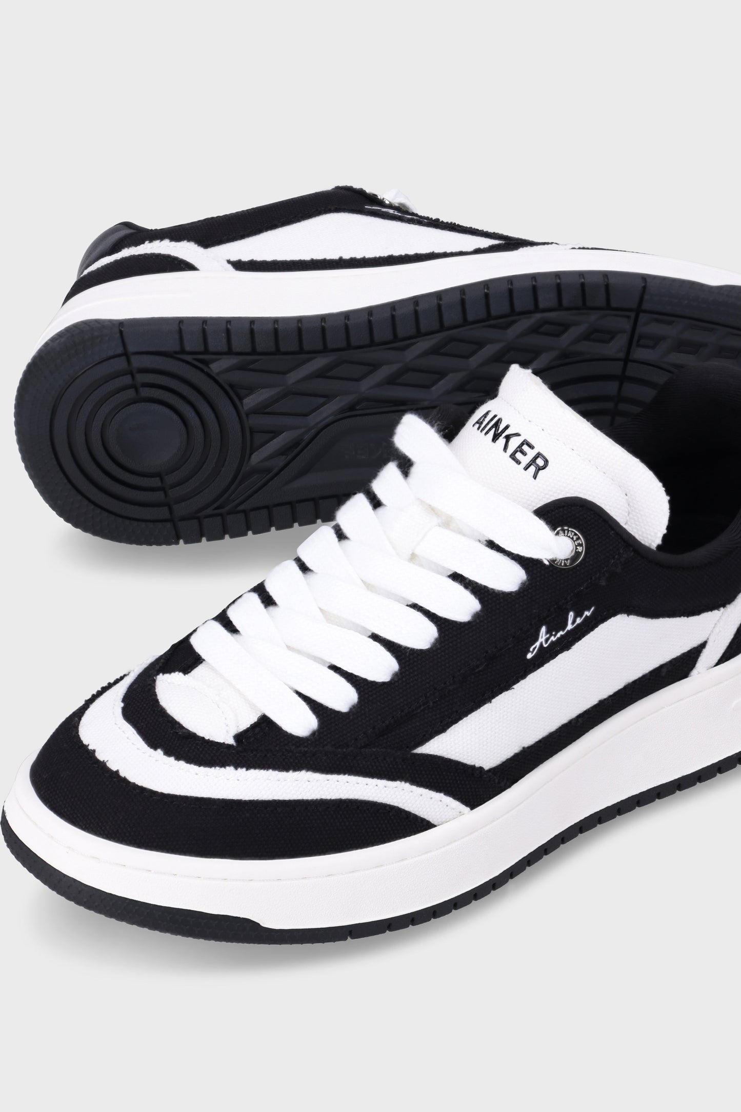 Slide Canvas Black White