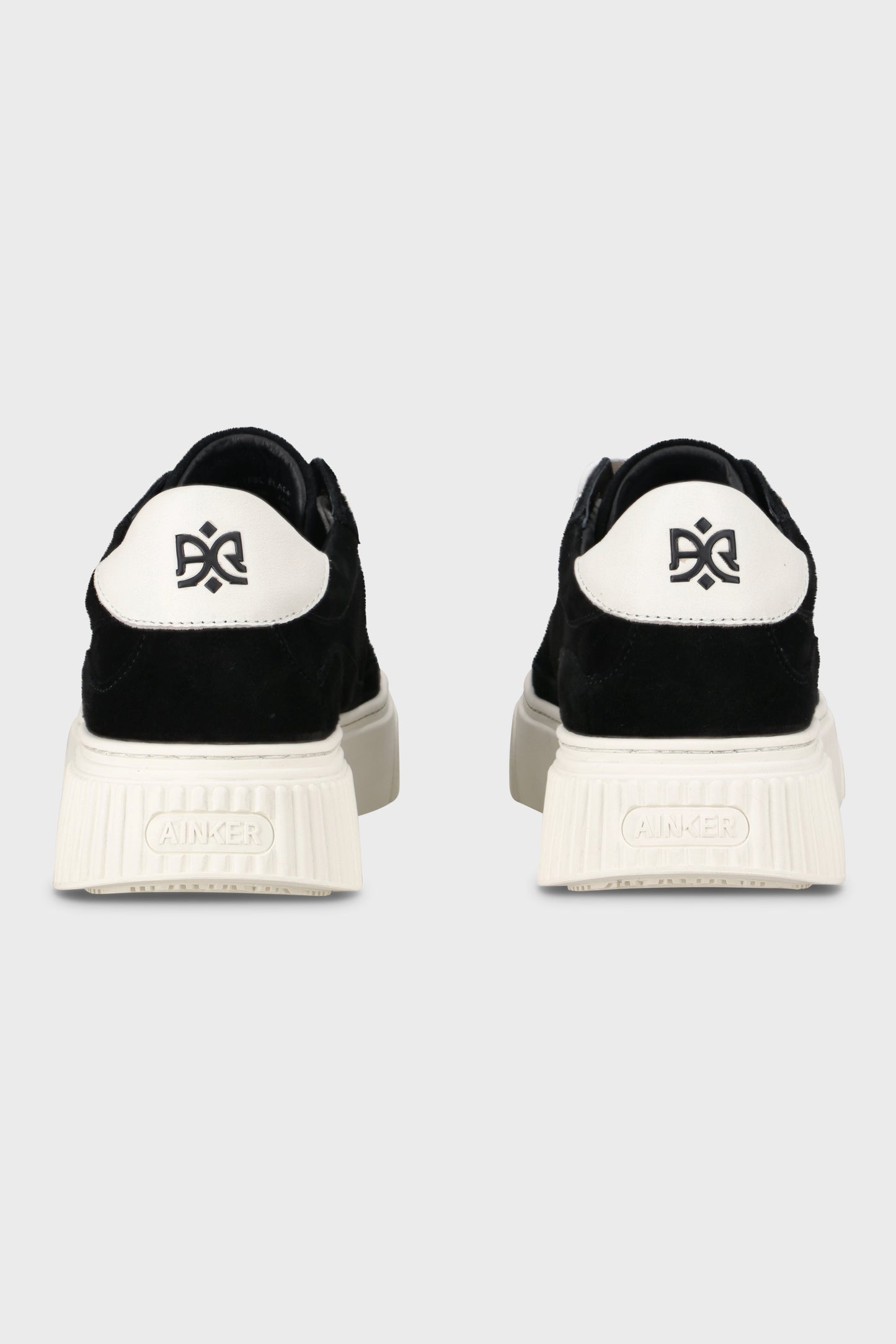 Star Line Suede Black