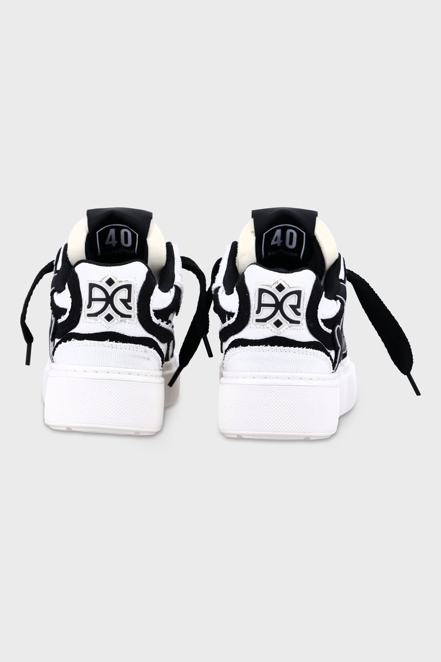 Backdoor Canvas White Black
