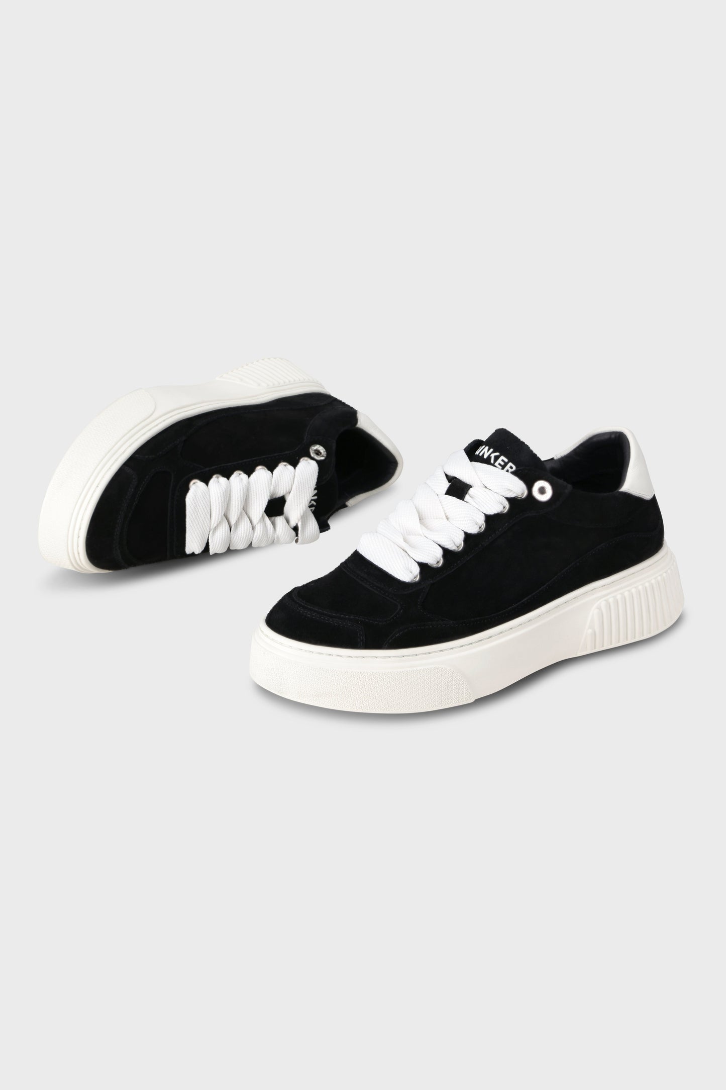 Star Line Suede Black