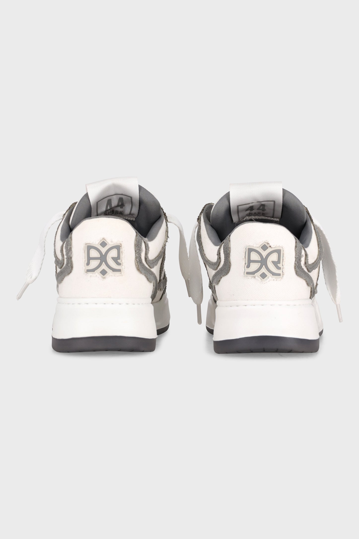 Shark Canvas White/Gray