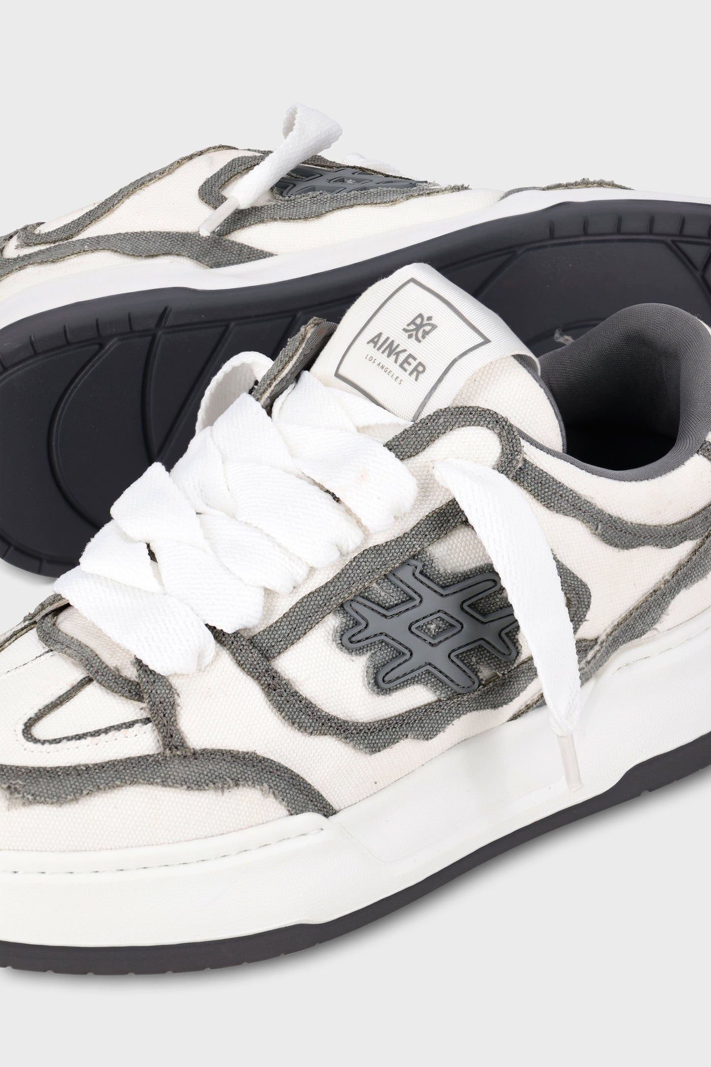 Shark Canvas White/Gray