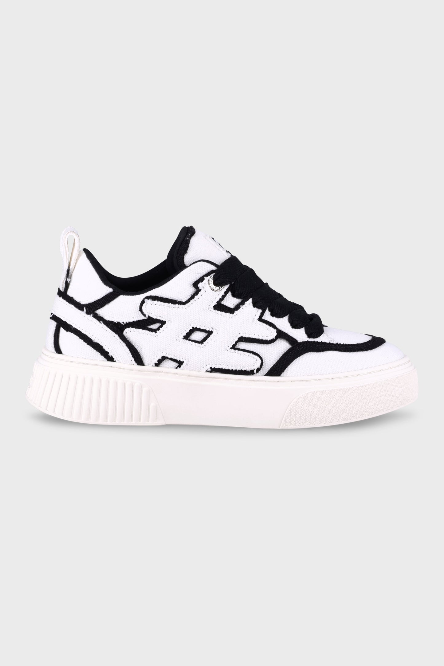 Star Line Canvas White Black
