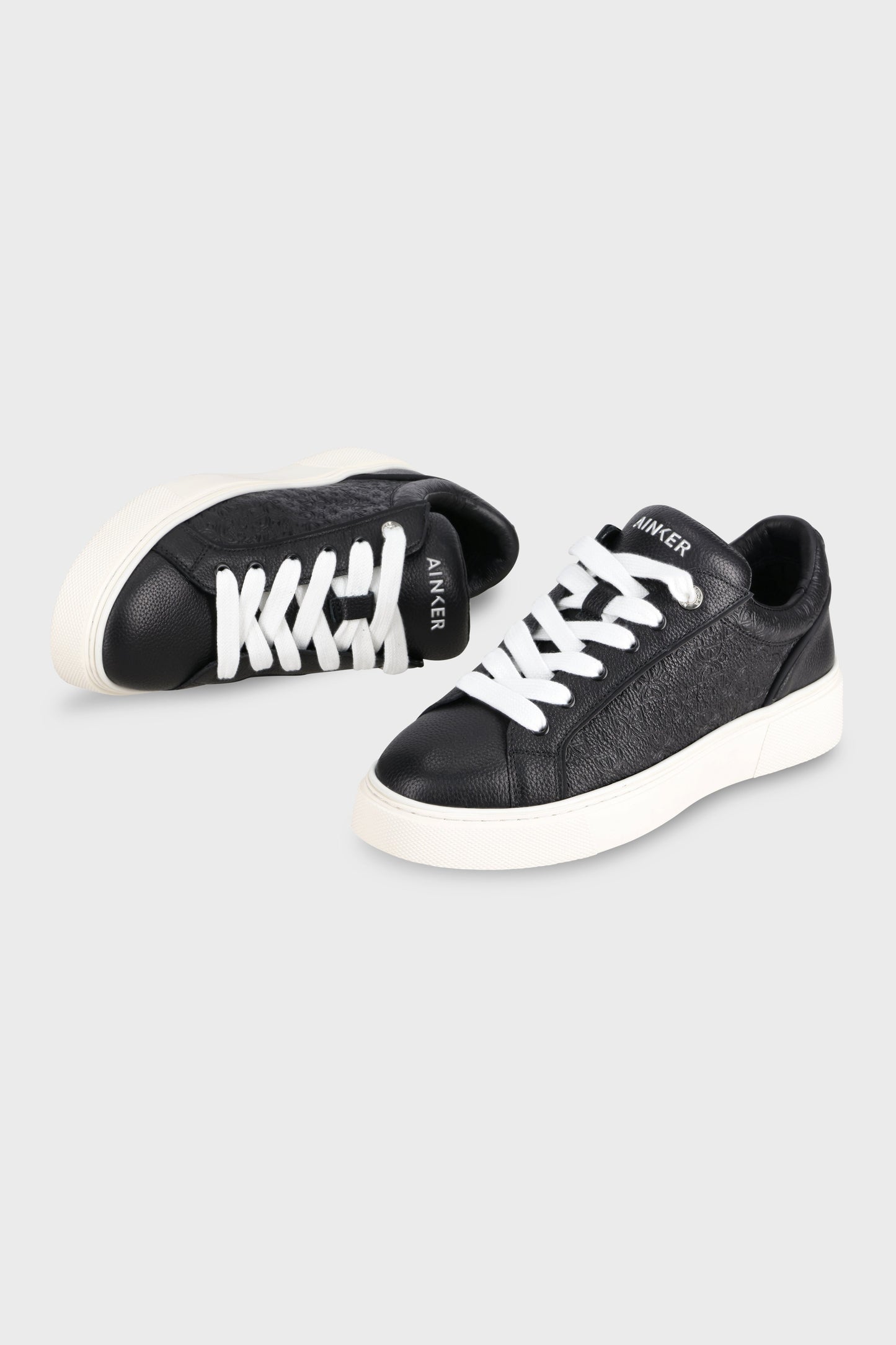 Pivot White/Black Leather