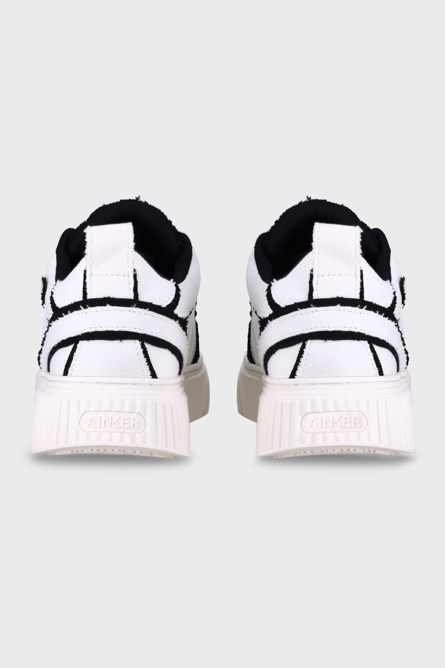Star Line Canvas White Black