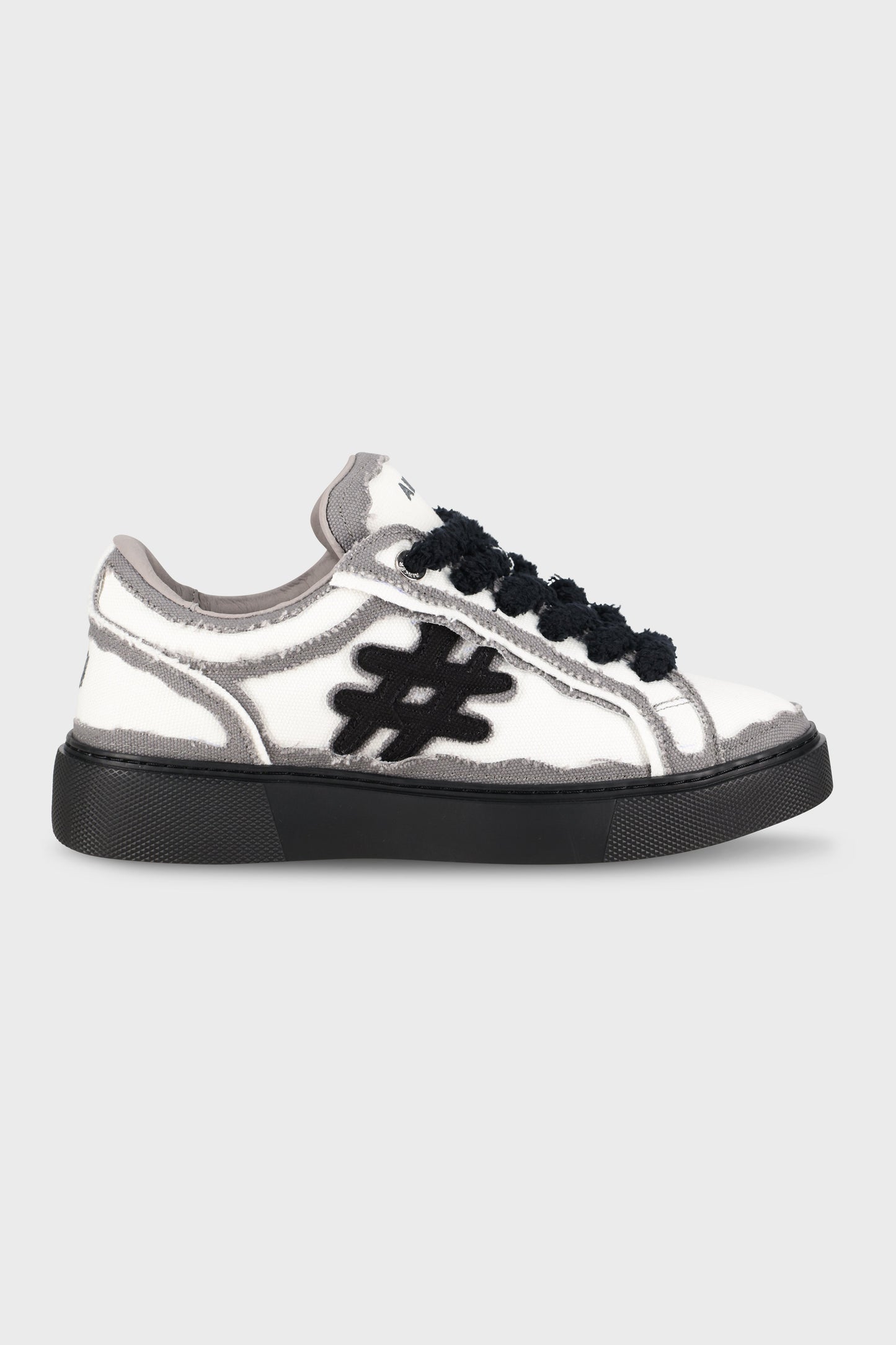 Pivot White/Black Canvas