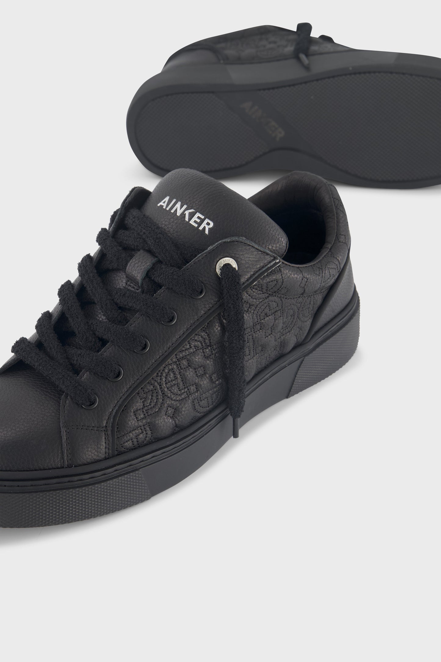 Pivot Black Leather