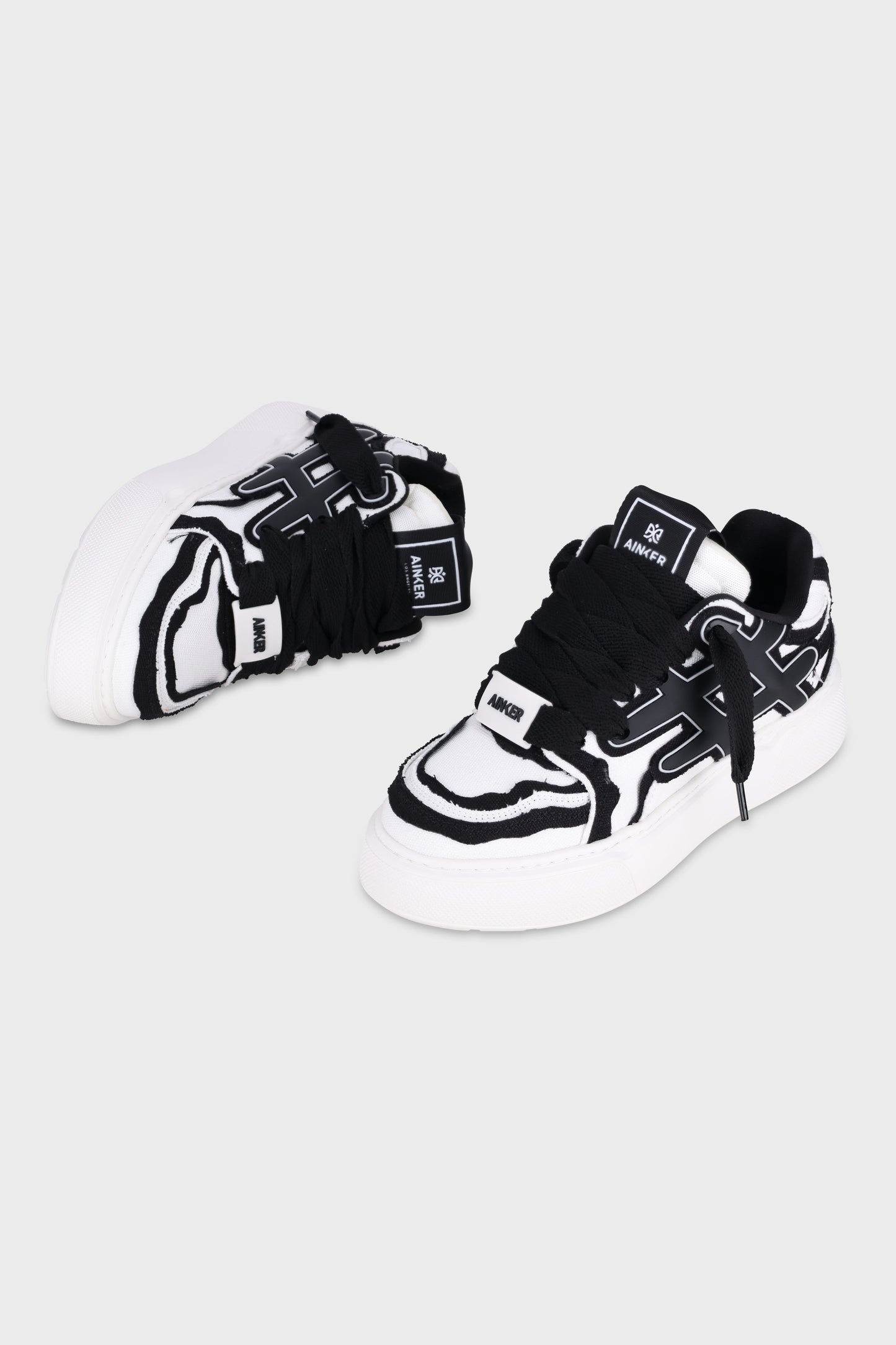 Backdoor Canvas White Black