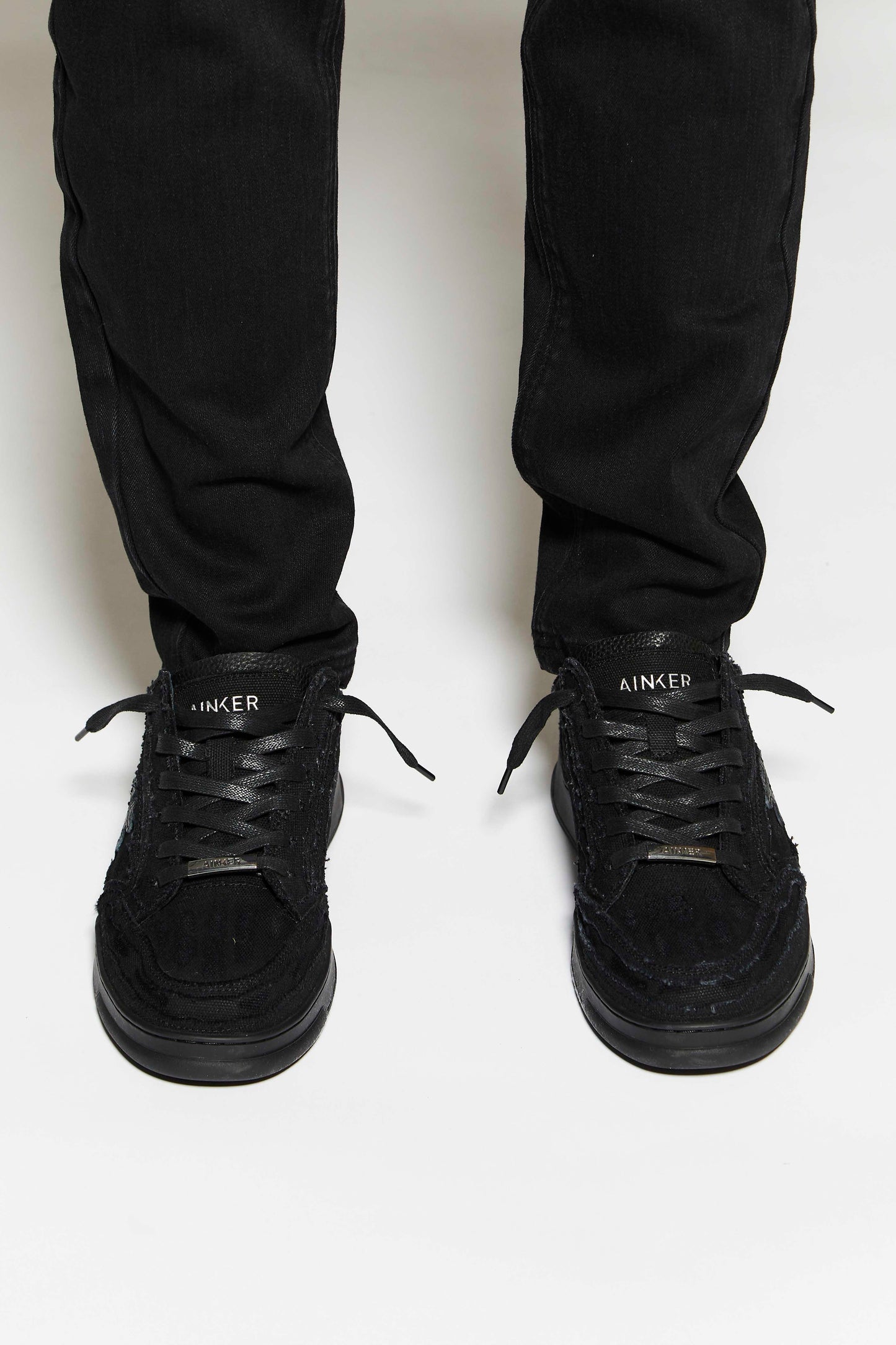Lay Up Canvas Black