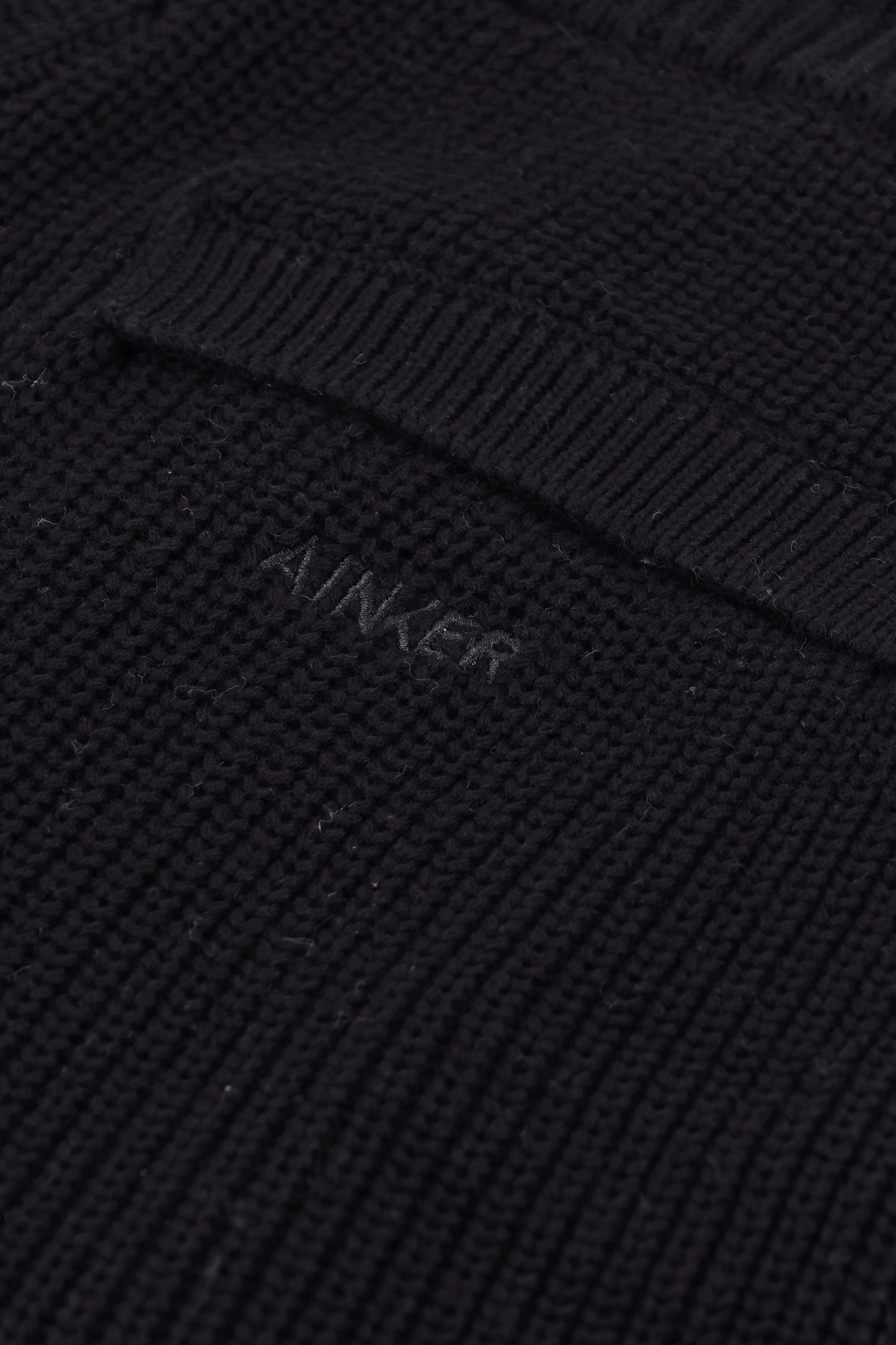 820 Black Knit Short Pant